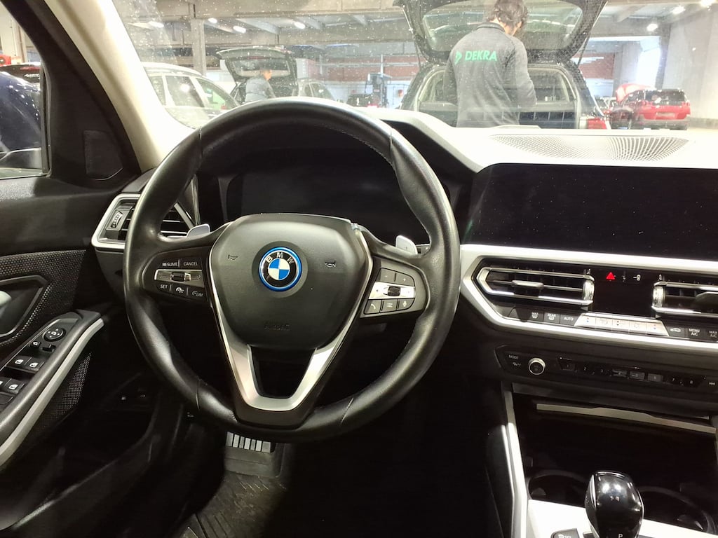 BMW 3 SERIES TOURING 2.0 330E (215KW) TOURING photo