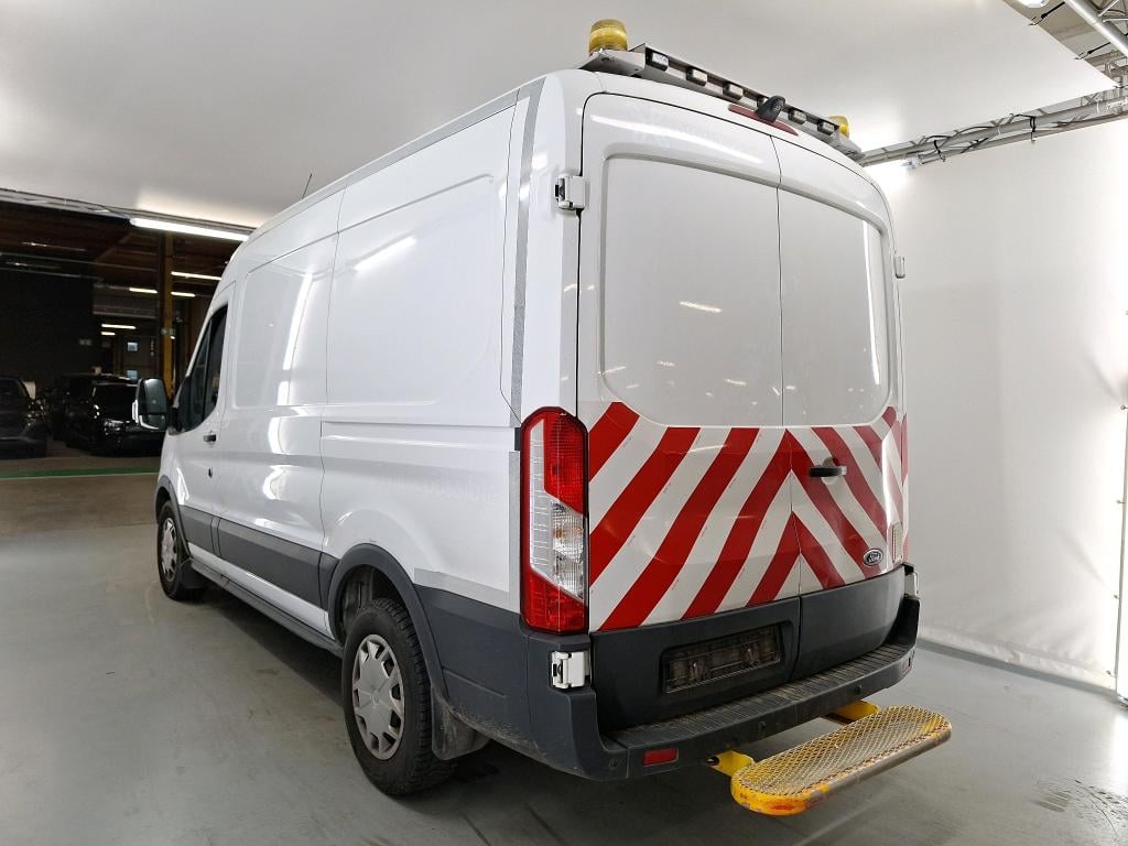 FORD TRANSIT 2T 350M FOU MWB HR DSL 2.0 TDCi L2H2 Trend STOCK photo