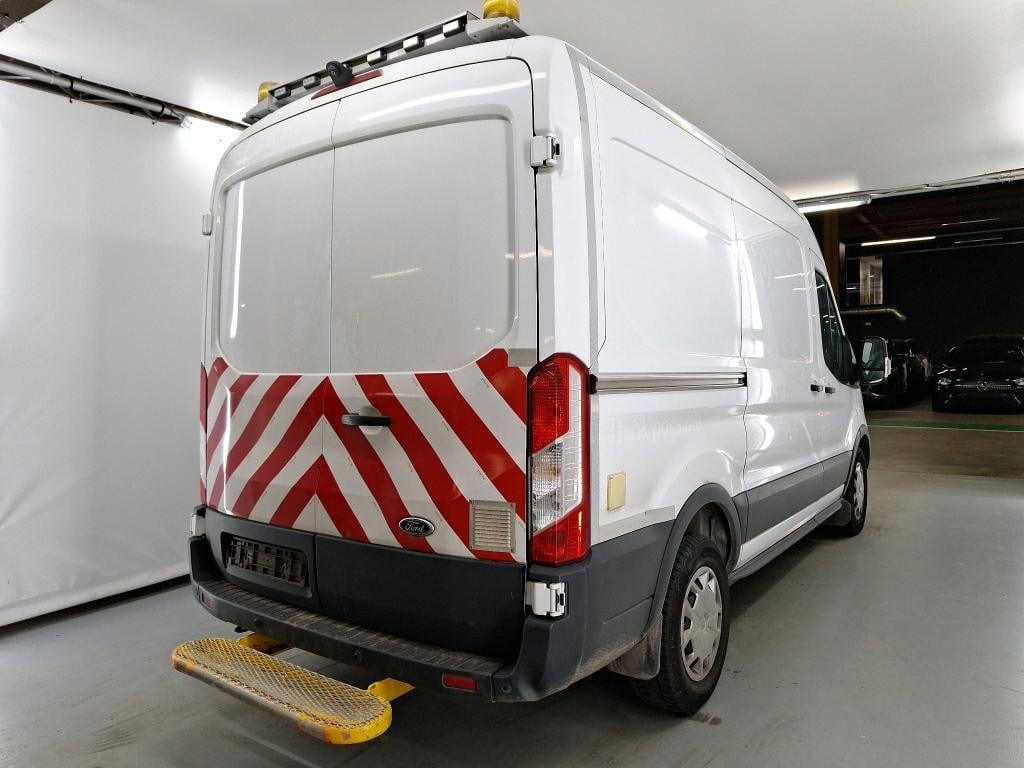 FORD TRANSIT 2T 350M FOU MWB HR DSL 2.0 TDCi L2H2 Trend STOCK photo