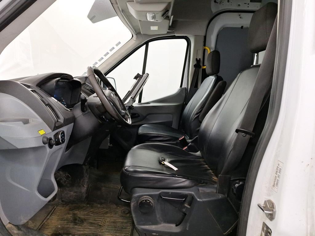 FORD TRANSIT 2T 350M FOU MWB HR DSL 2.0 TDCi L2H2 Trend STOCK photo