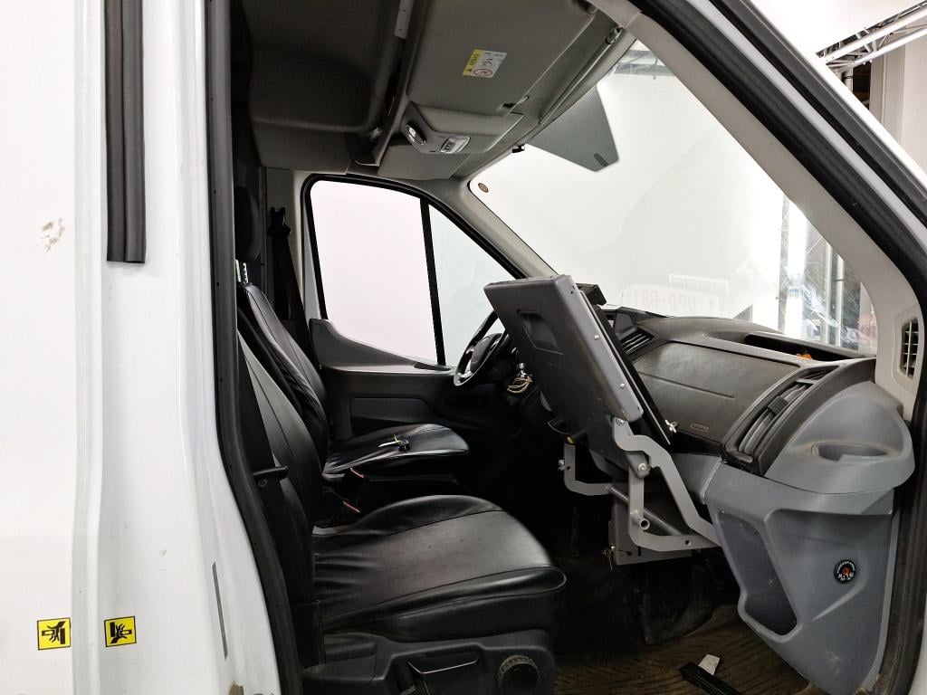 FORD TRANSIT 2T 350M FOU MWB HR DSL 2.0 TDCi L2H2 Trend STOCK photo
