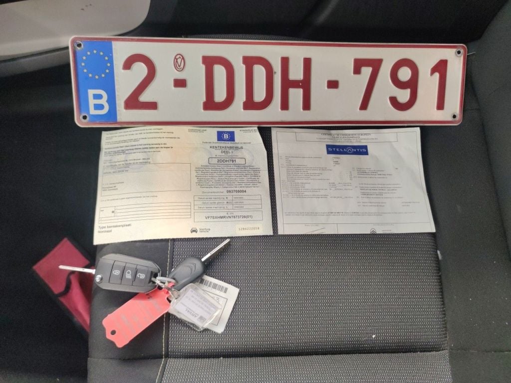 Citroën C3 1.2 PureTech 83 S&S MAN Shine 5d photo