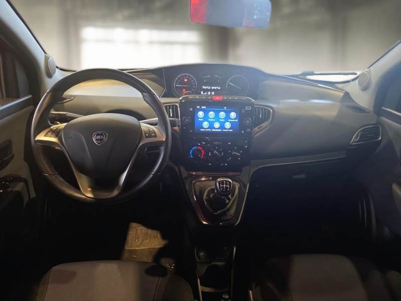 LANCIA YPSILON ECOCHIC / 2021 / 5P / BERLINA 0.9 TWINAIR 70CV METANO GOLD photo
