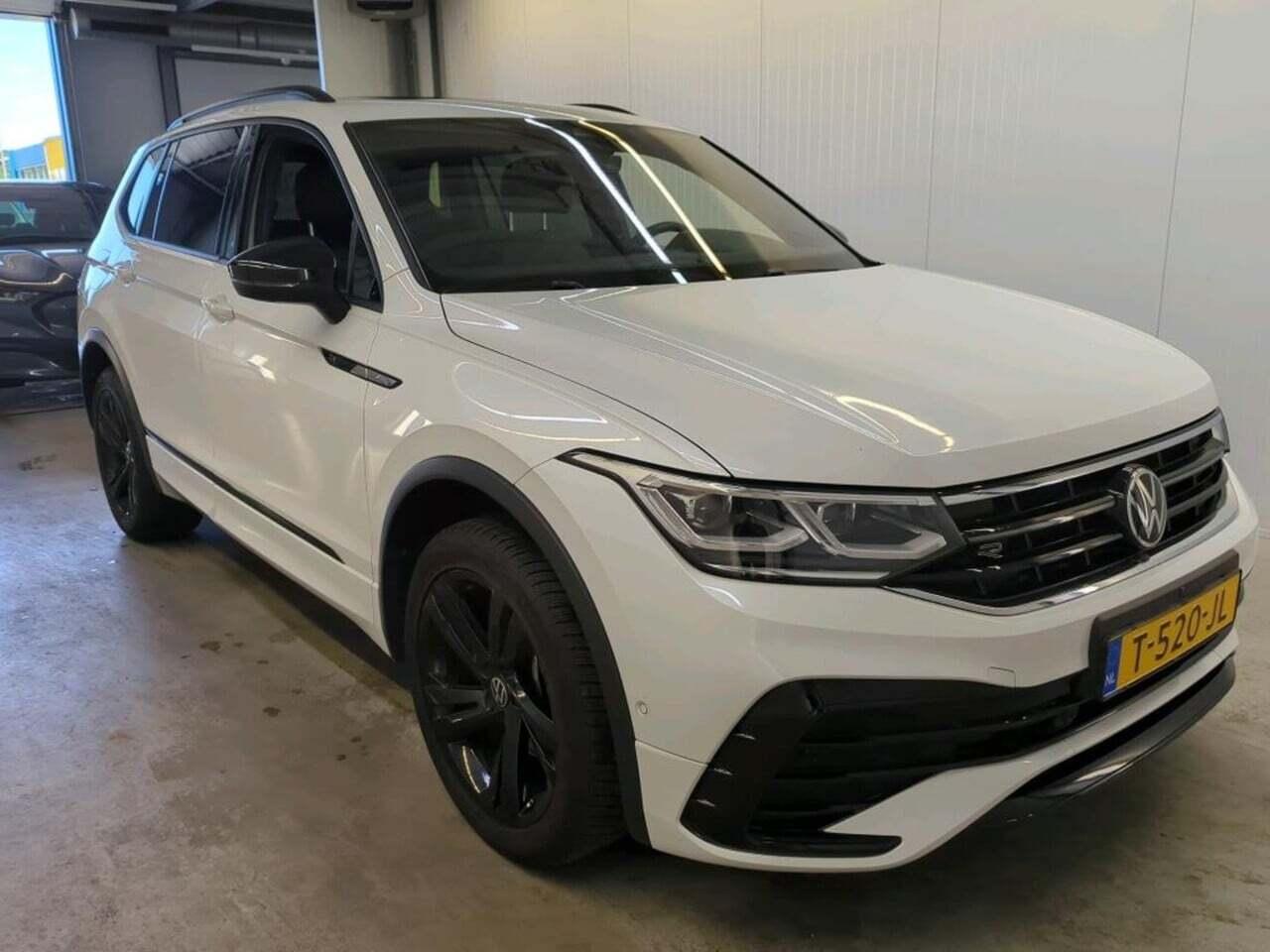 VOLKSWAGEN Tiguan Allspace 1.5 TSI R-Line Bns photo