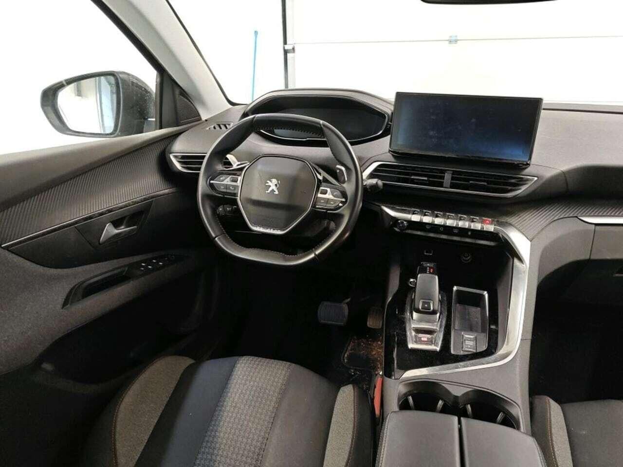 PEUGEOT 5008 1.2 PT Active Pack photo