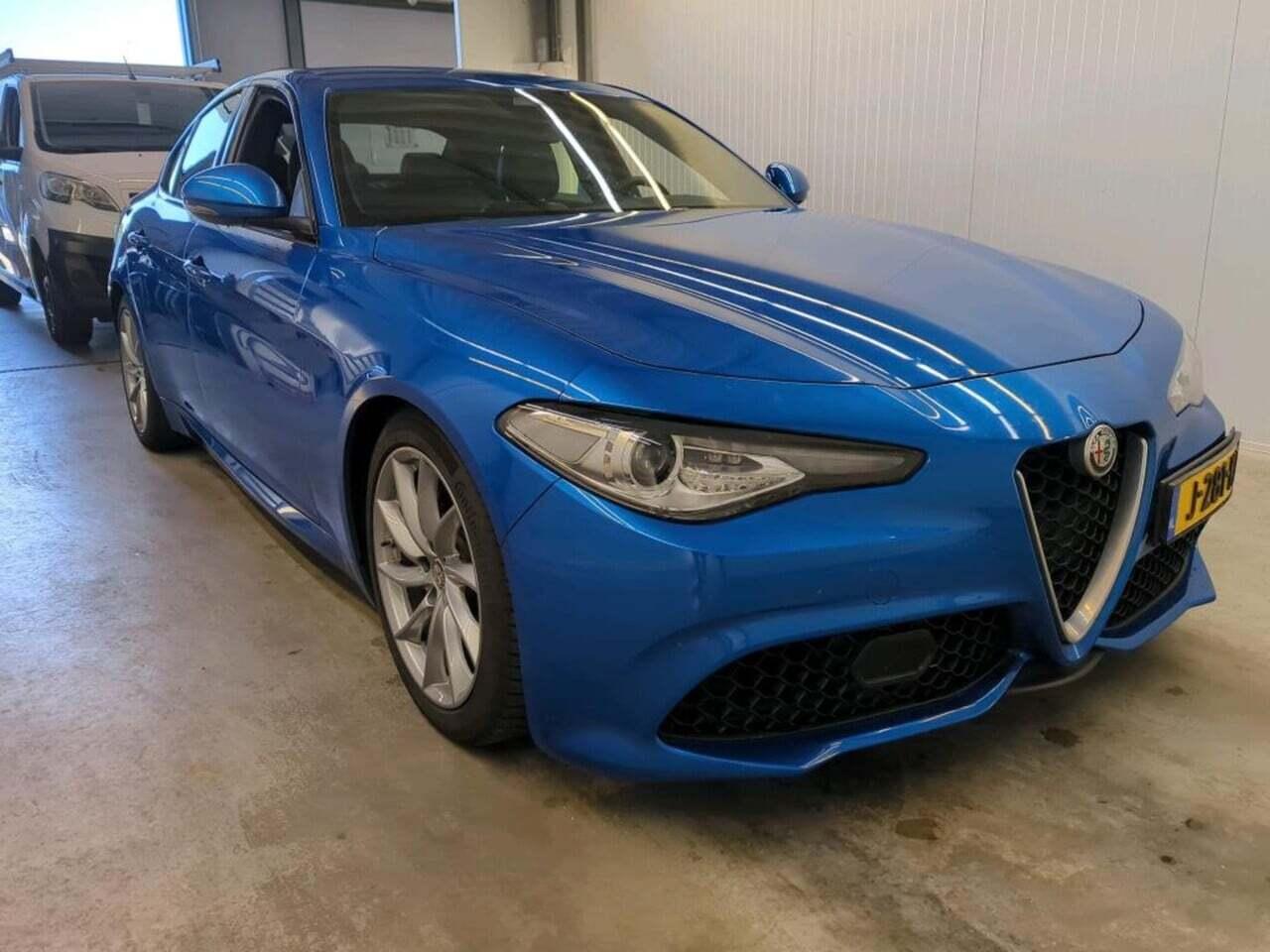 Alfa Romeo Giulia 2.0T Super photo