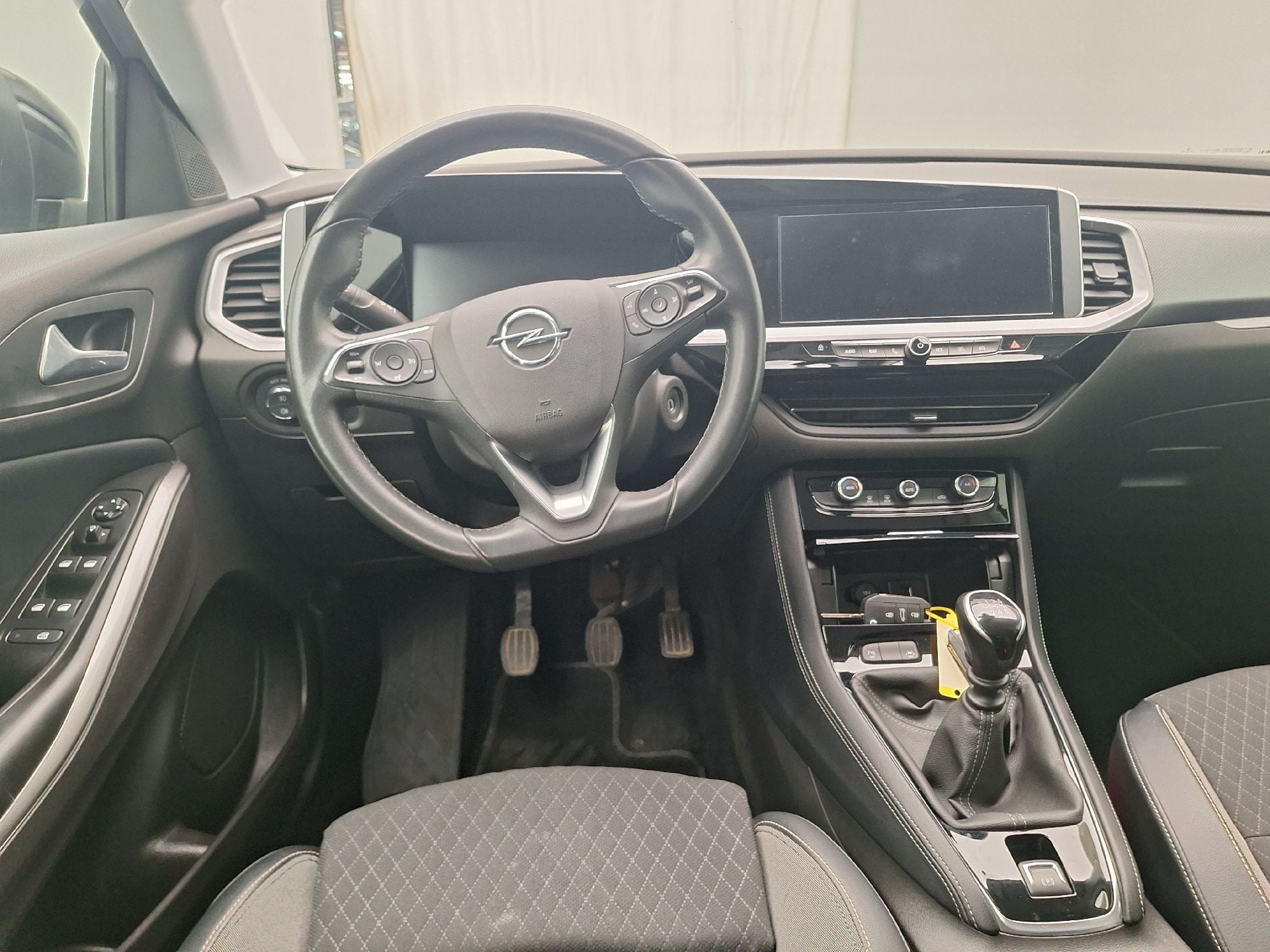 Opel, Grandland FL'21, Opel Grandland 1.2 Turbo S/S MT6 Business Elegance photo