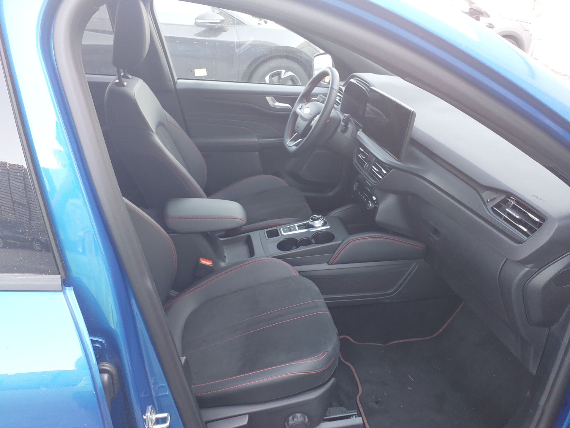 FORD Kuga 2.5 PHEV 243cv Automatico WT gancho St Line X(Pano-Roof + Winterpack + Tow bar) photo