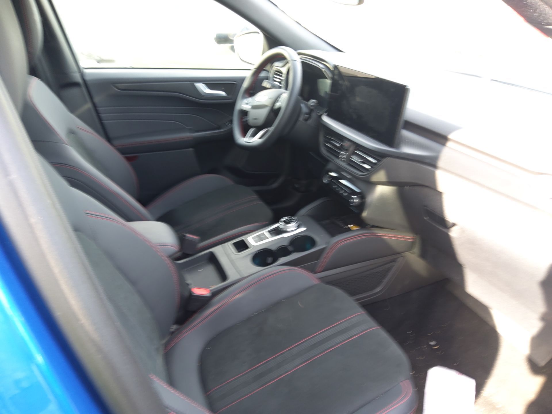 FORD Kuga 2.5 PHEV 243cv Automatico WT gancho St Line X(Pano-Roof + Winterpack + Tow bar) photo