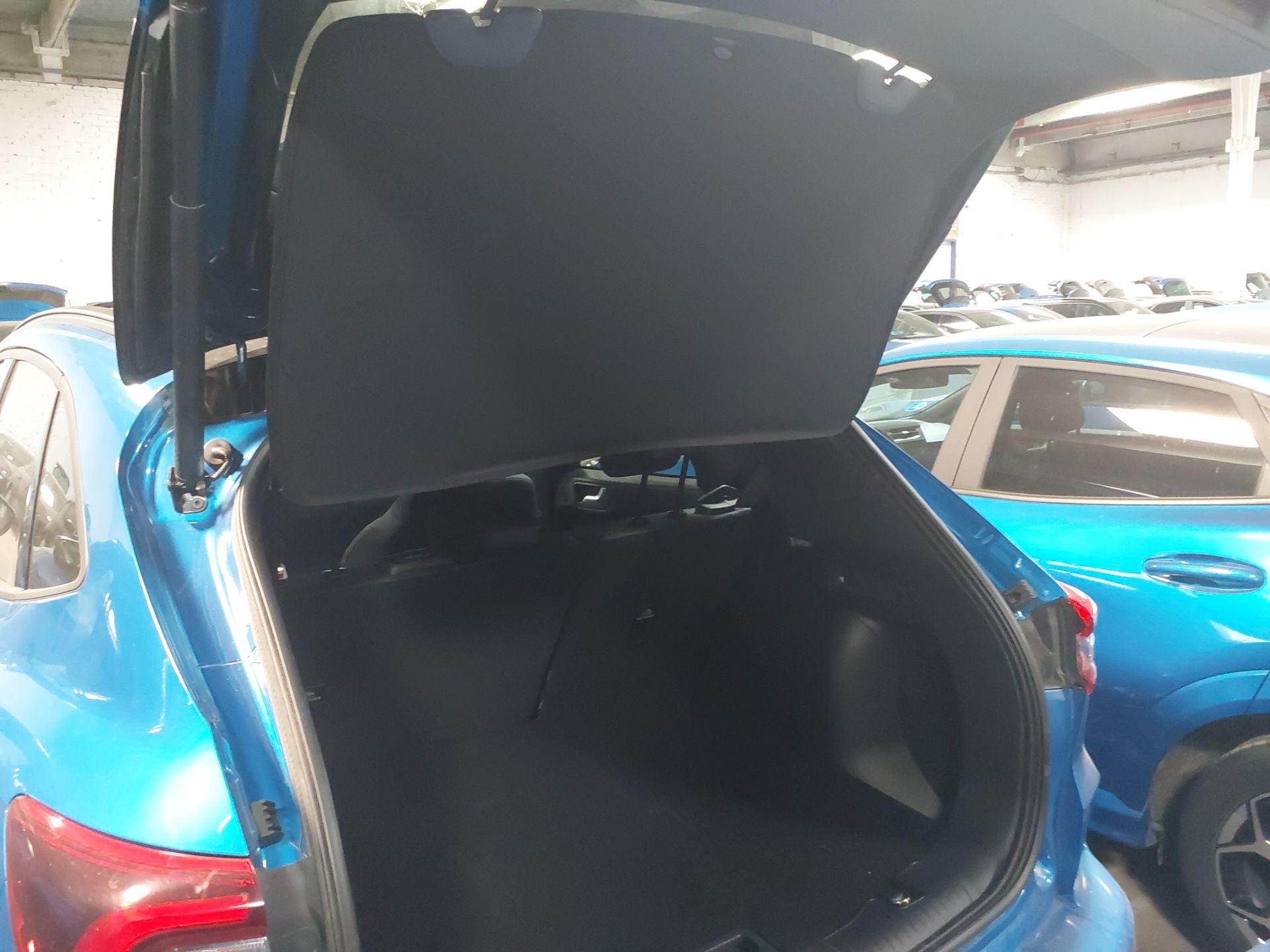FORD Kuga 2.5 PHEV 243cv AutomÃ¡tico WT + gancho ST-LINE X(Pano-Roof + Winterpack) photo