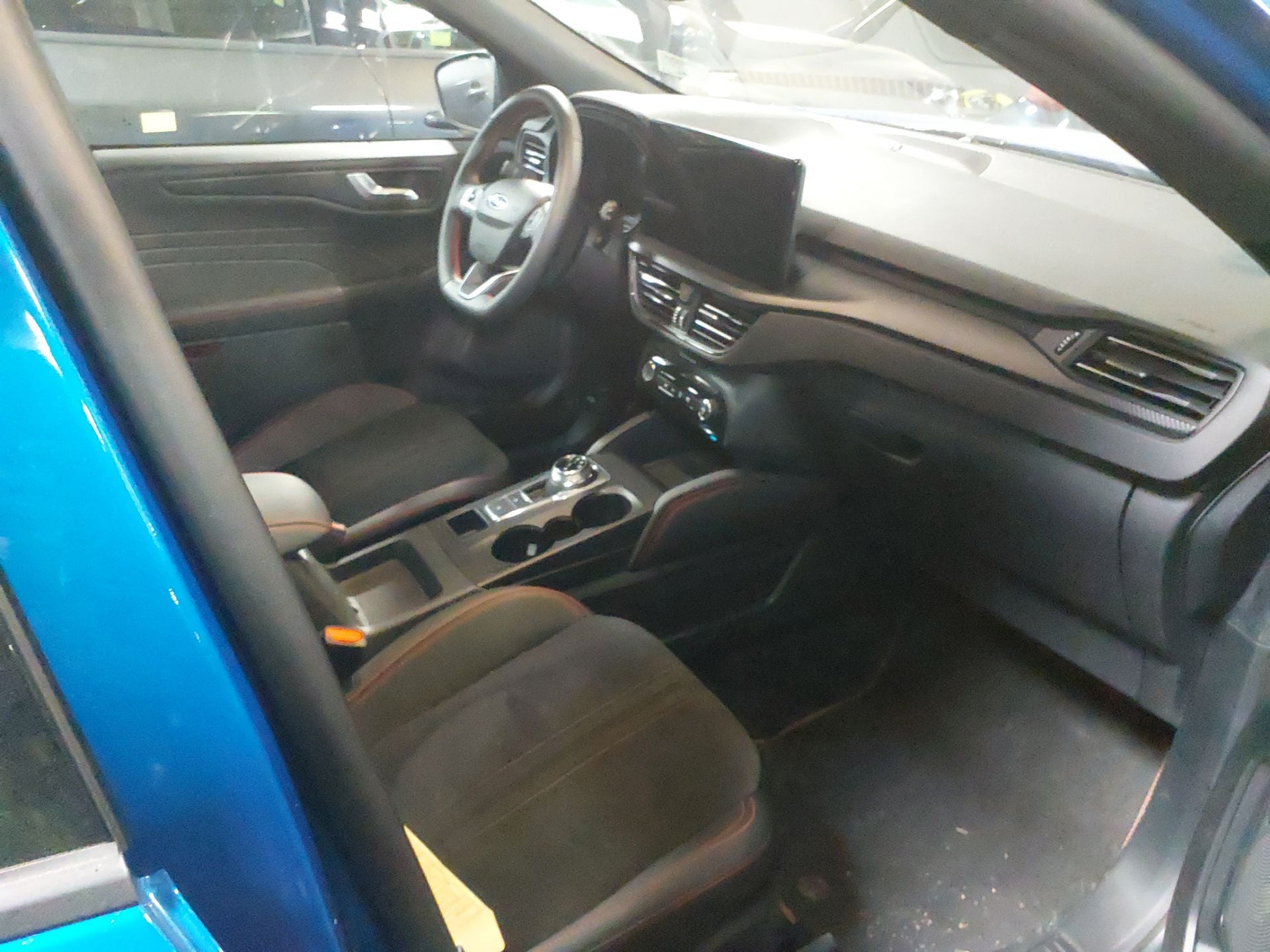 FORD Kuga 2.5 PHEV 243cv AutomÃ¡tico WT + gancho ST-LINE X(Pano-Roof + Winterpack) photo