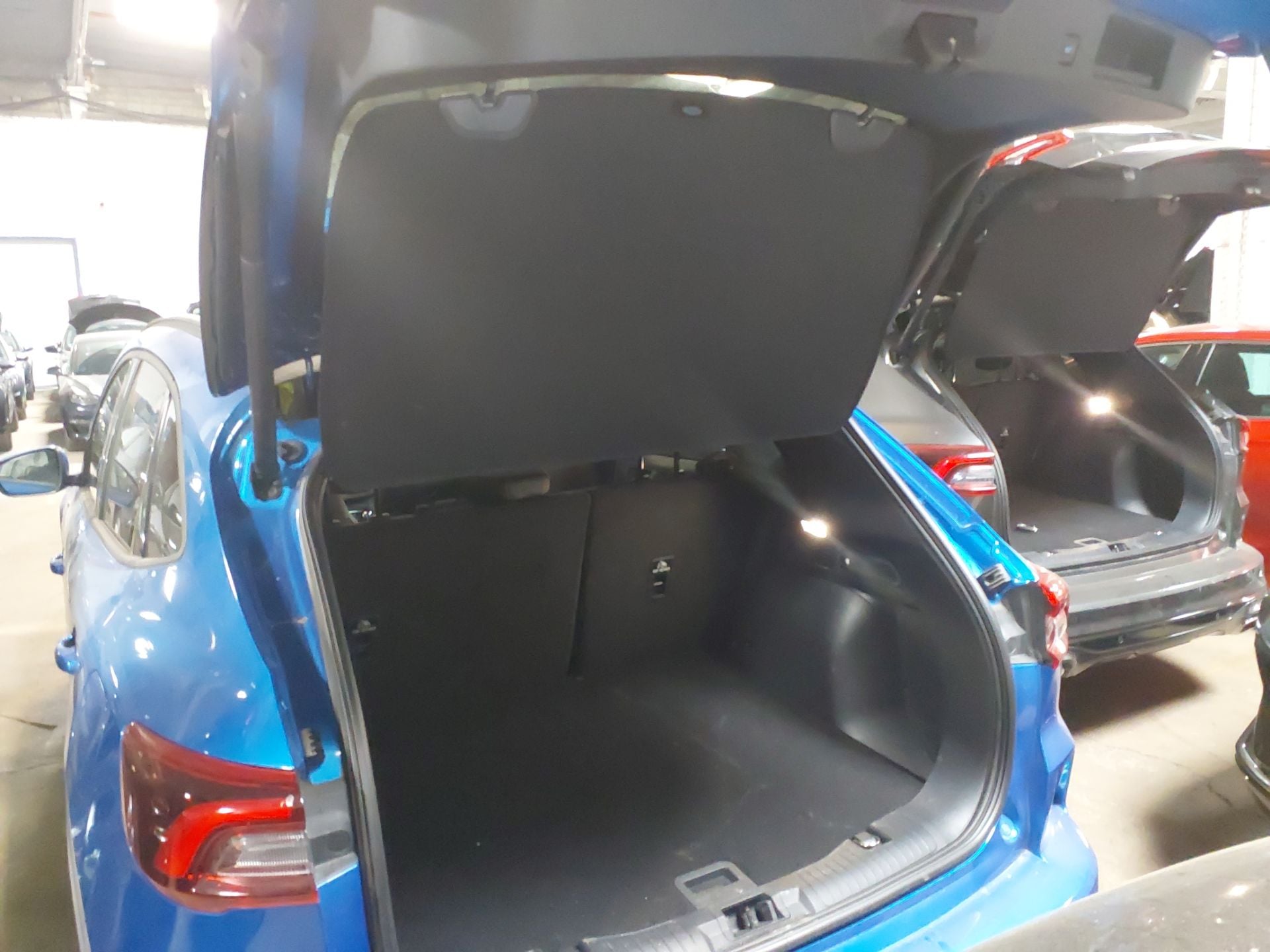 FORD Kuga 2.5 PHEV 243cv AutomÃ¡tico WT + gancho ST-LINE X(Pano-Roof + Winterpack) photo
