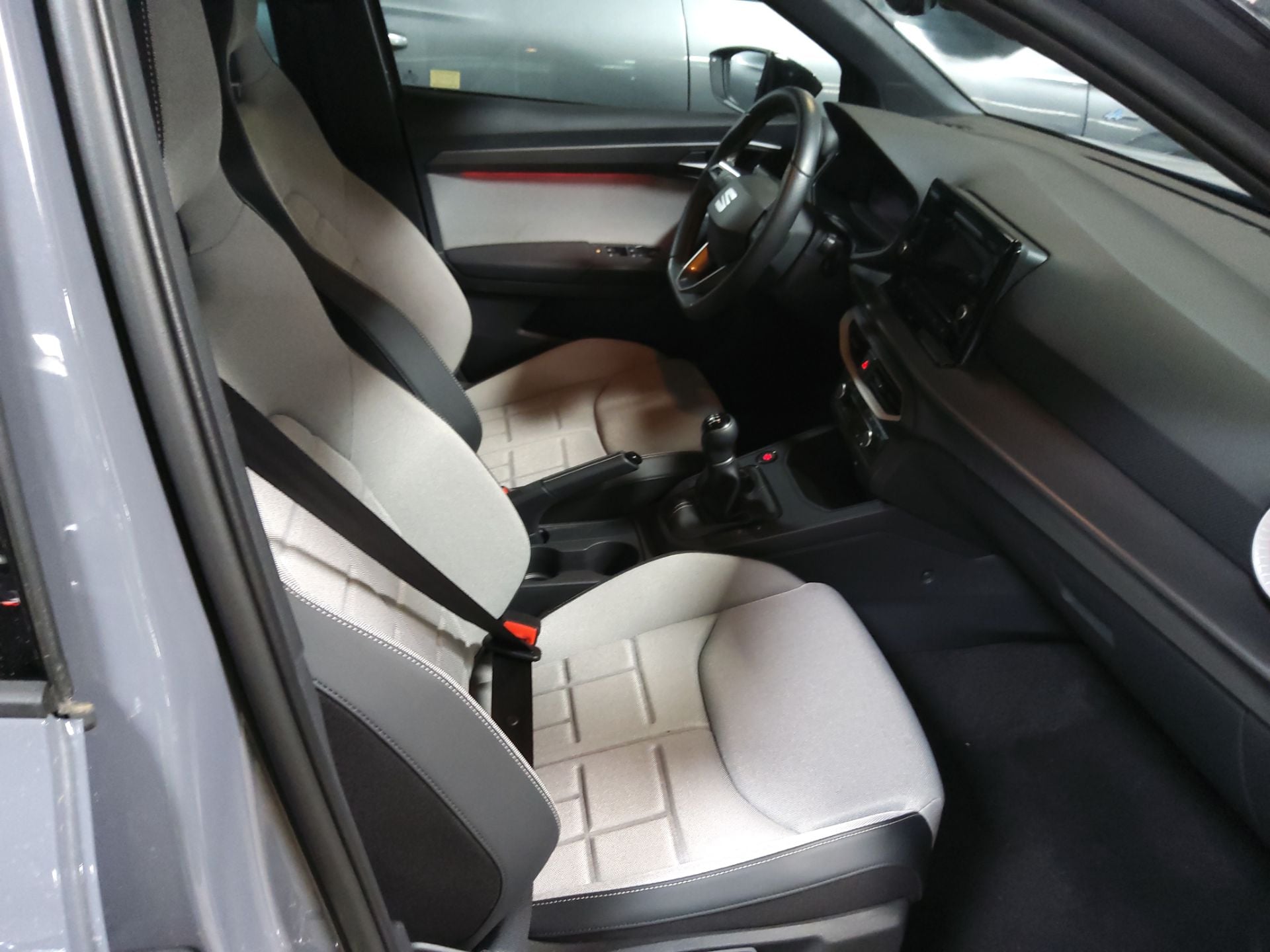 SEAT Arona 1.0 TSI 115cv Manual FR photo