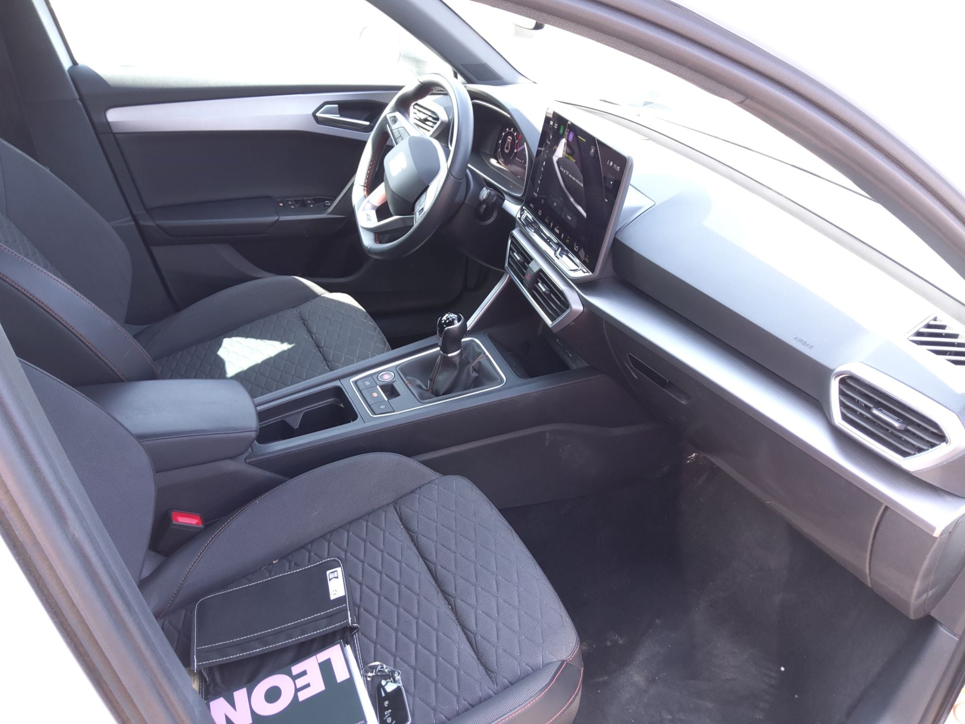 SEAT Leon 1.5 TSI 85 KW (115 CV) FR Manual 25 Aniversario photo
