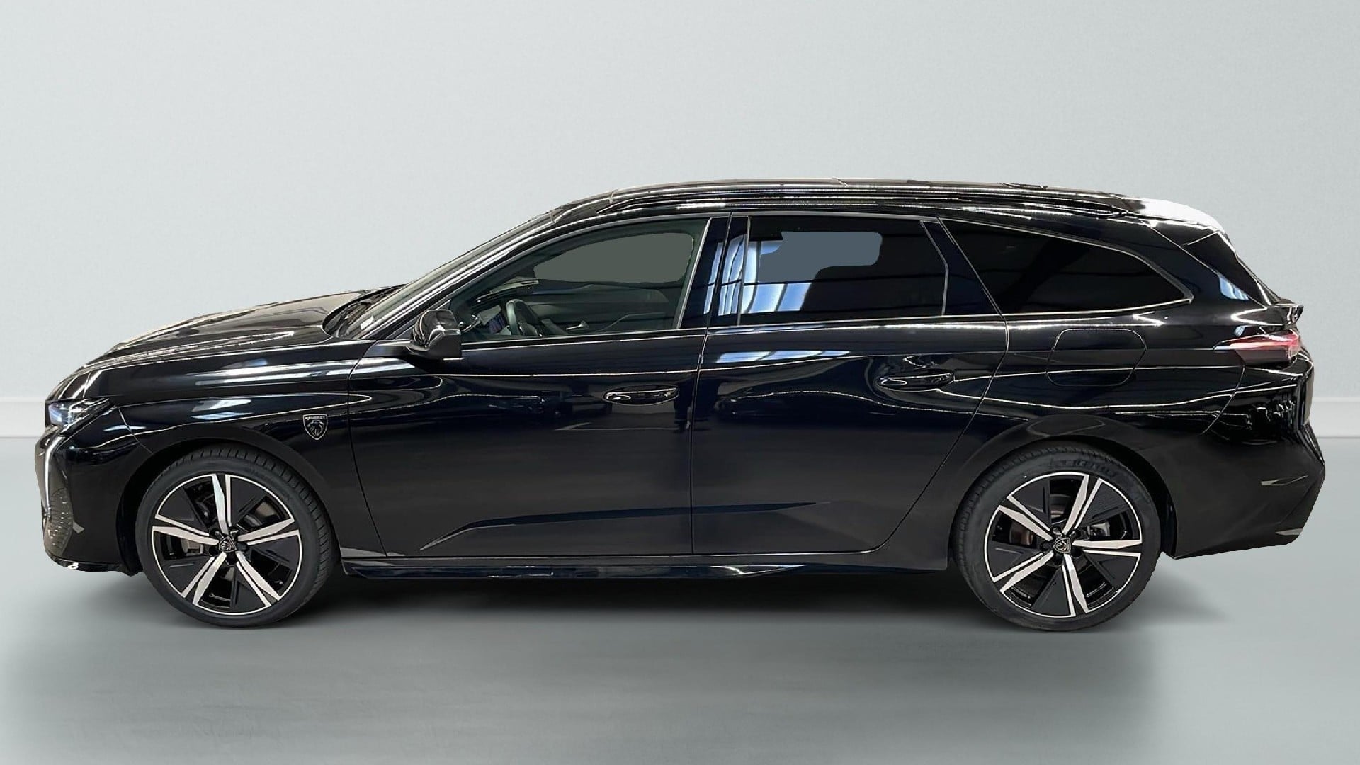 Peugeot 308 SW GT PHEV 225 e-EAT8 photo