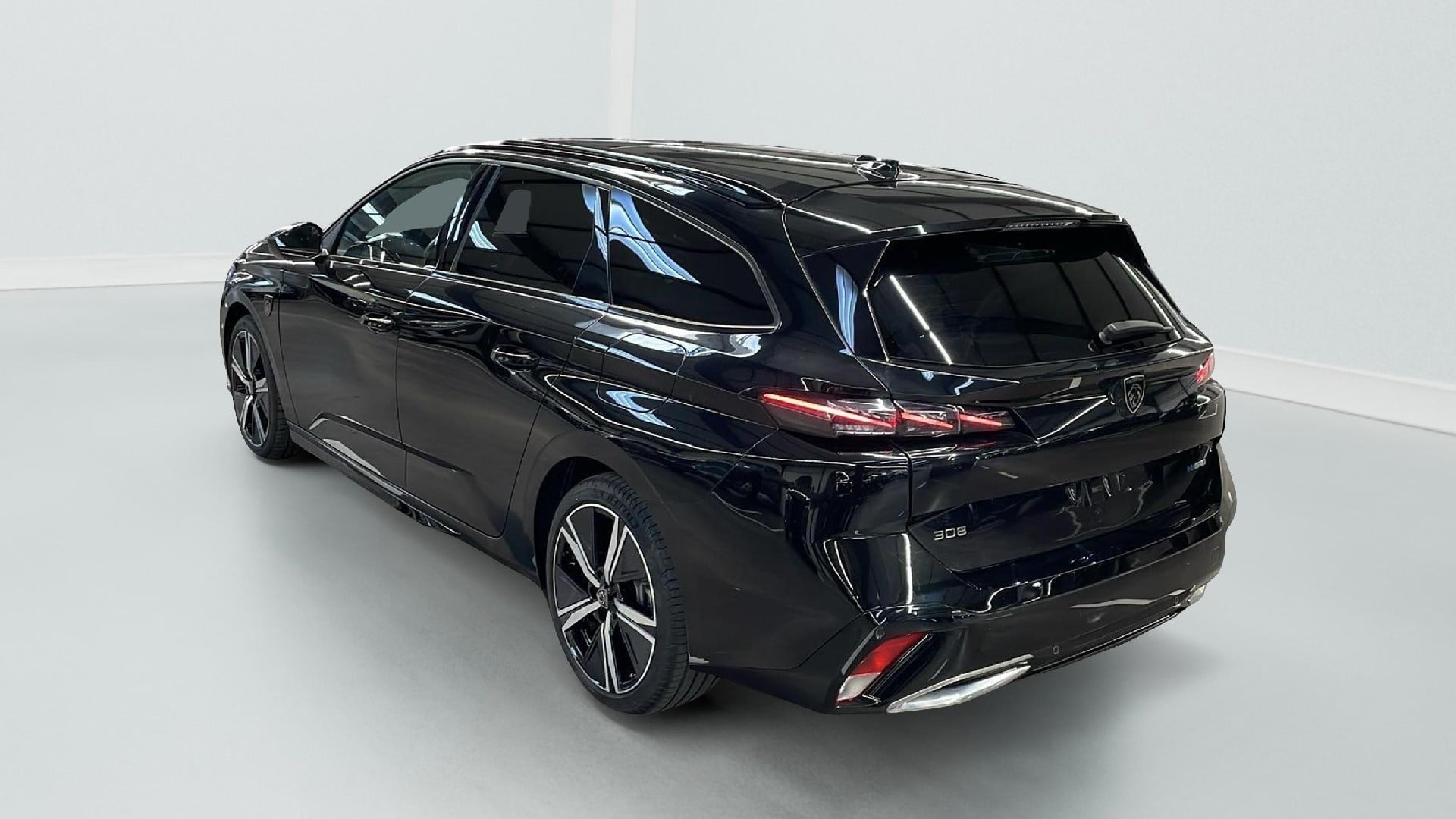 Peugeot 308 SW GT PHEV 225 e-EAT8 photo