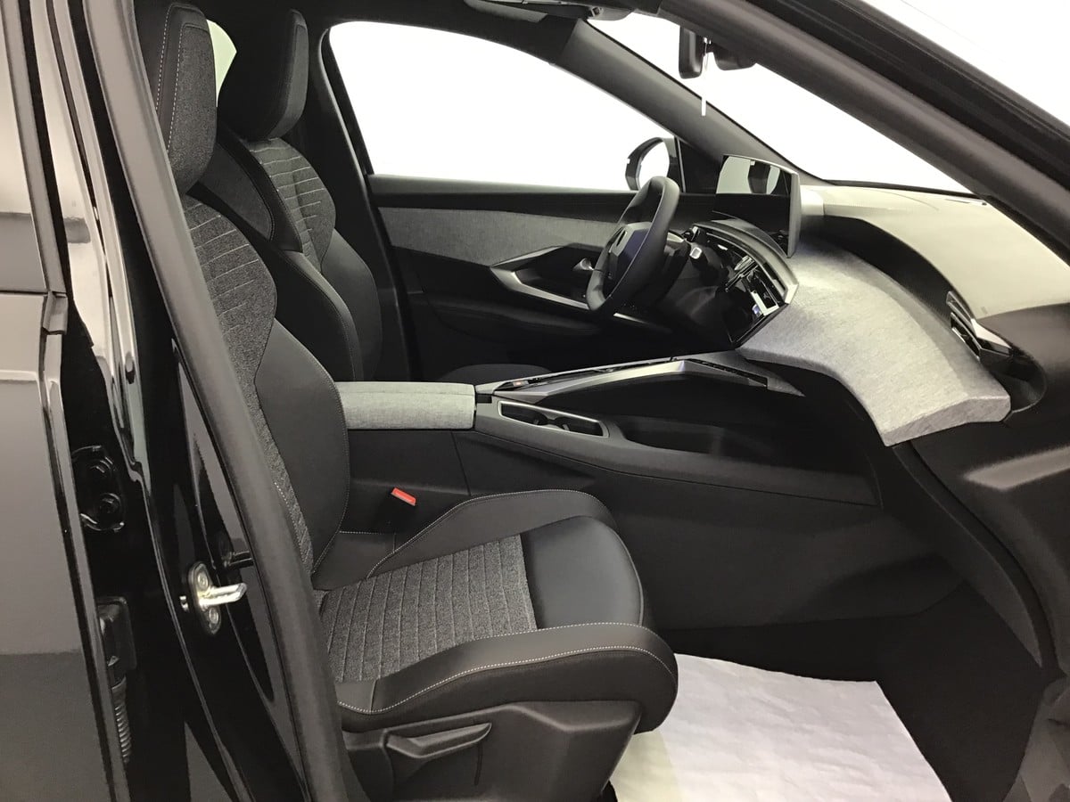 Peugeot 3008 Allure 1.2 Gasoline 147hp photo
