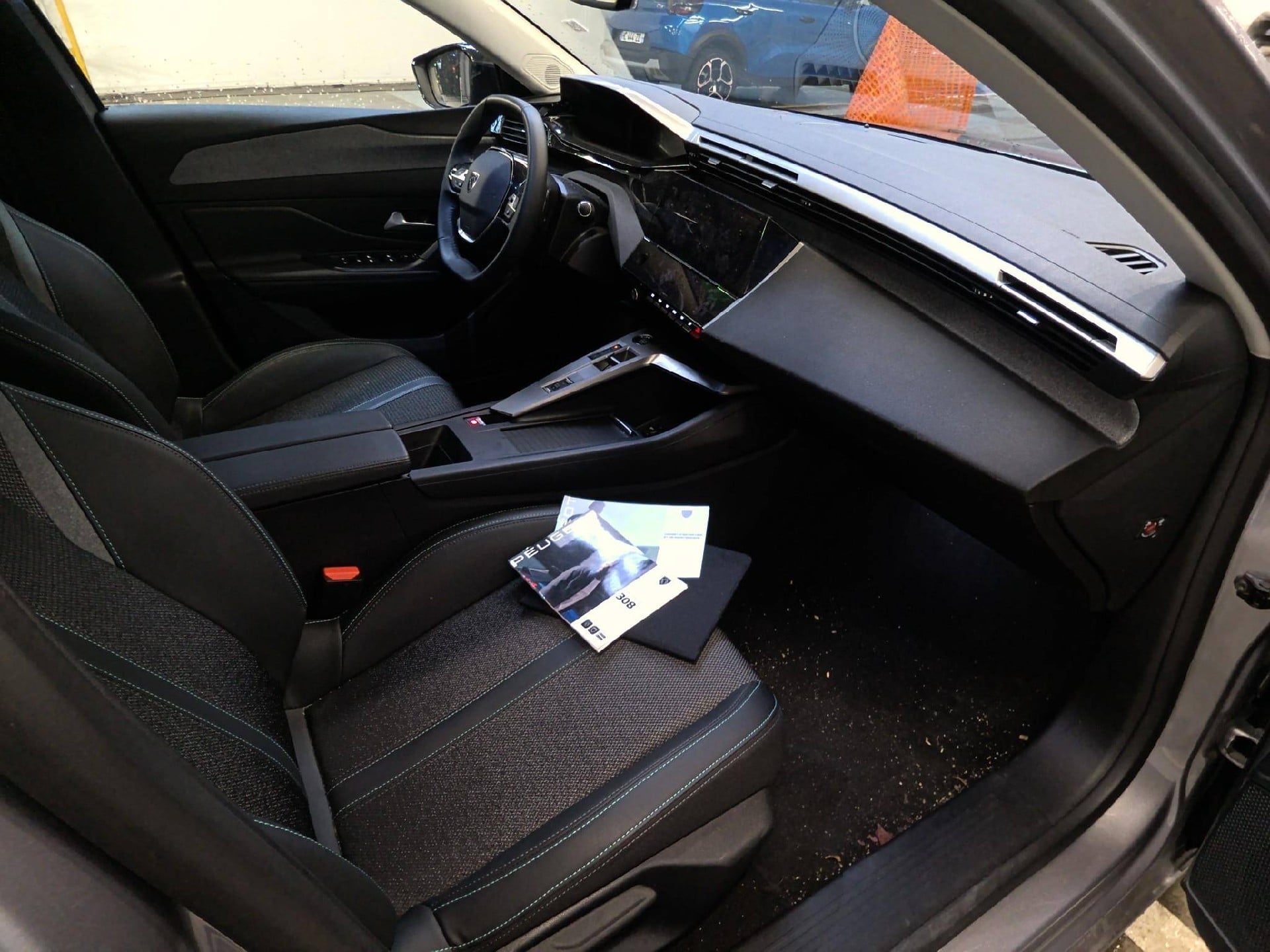 Peugeot 308 Allure Hybrid 136 e-DCS6 1.2 photo