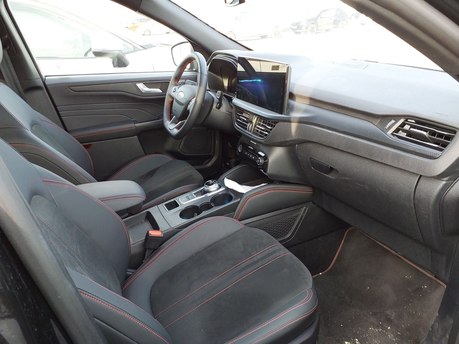 FORD Kuga 2.5 PHEV 243cv Automatico WT gancho St Line X(Pano-Roof + Winterpack + Tow bar) photo