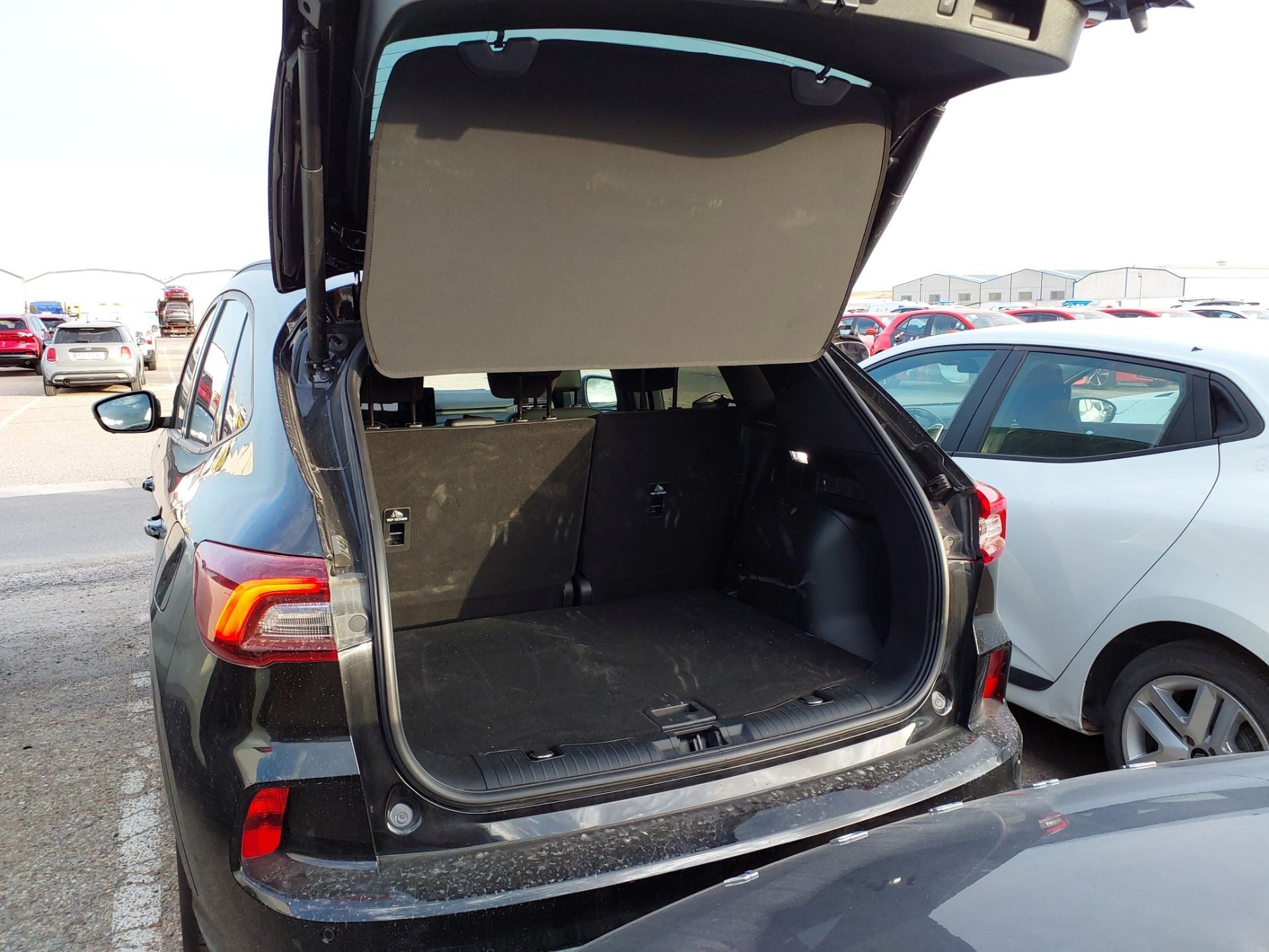 FORD Kuga 2.5 PHEV 243cv Automatico WT gancho St Line X(Pano-Roof + Winterpack + Tow bar) photo