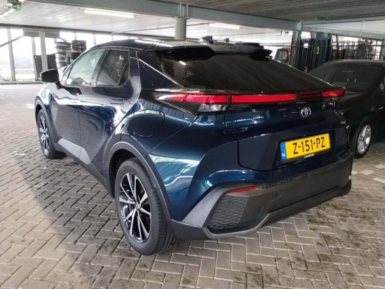 TOYOTA C-HR 1.8 Hybrid 140 First Edition photo
