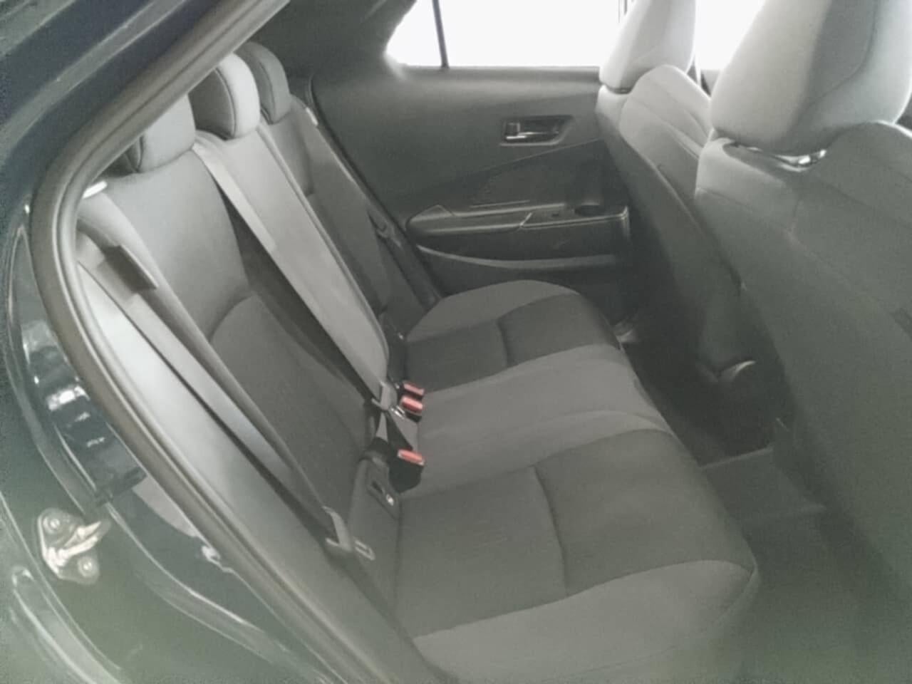 TOYOTA C-HR 1.8 Hybrid 140 First Edition photo