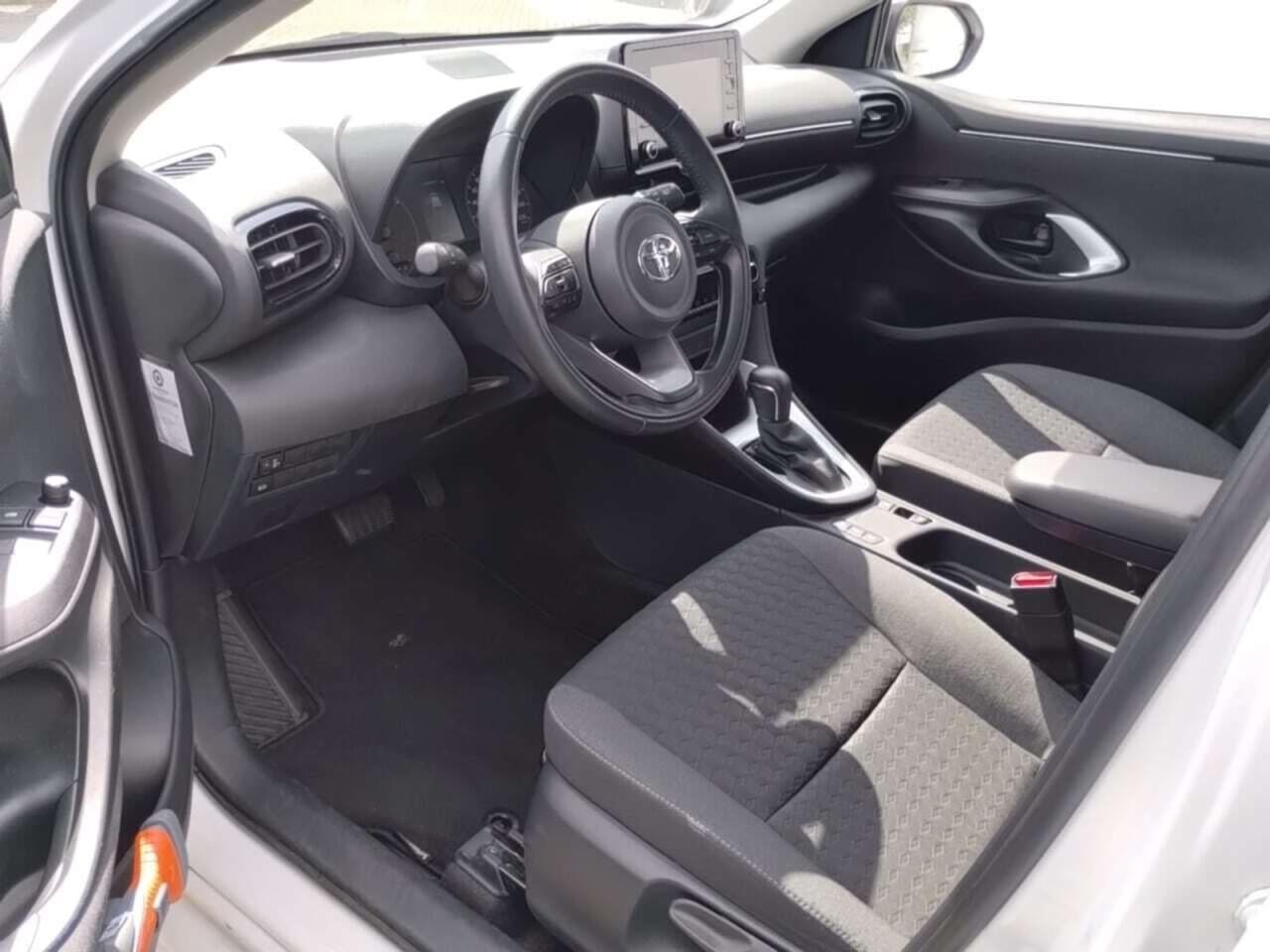 TOYOTA YARIS 1.5 Hybrid Active photo