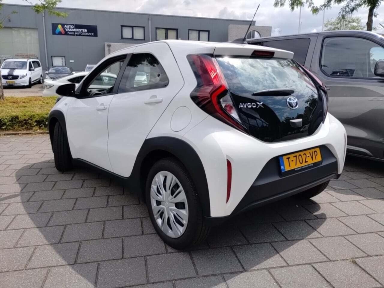 TOYOTA Aygo X 1.0 VVT-i MT Play photo