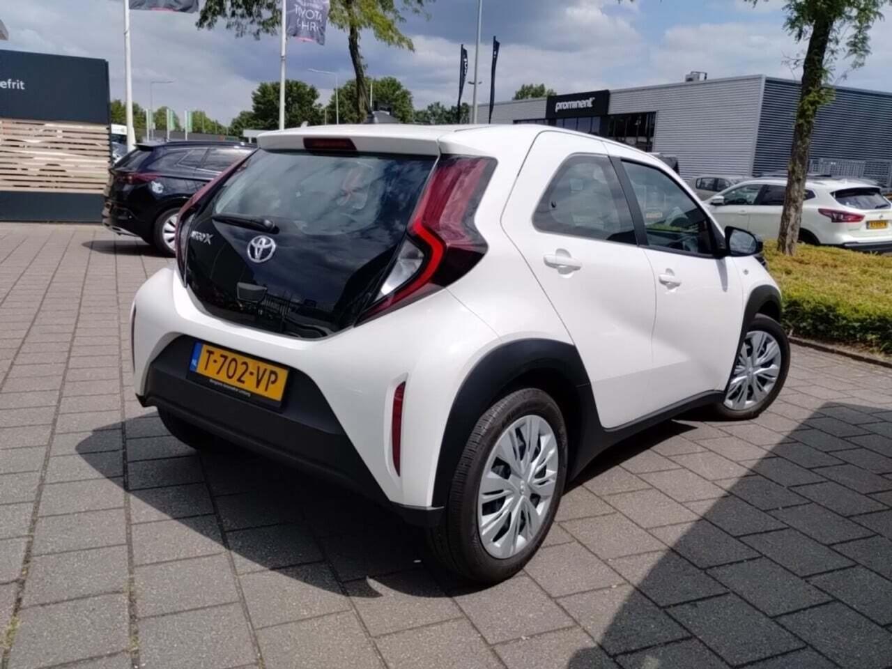 TOYOTA Aygo X 1.0 VVT-i MT Play photo