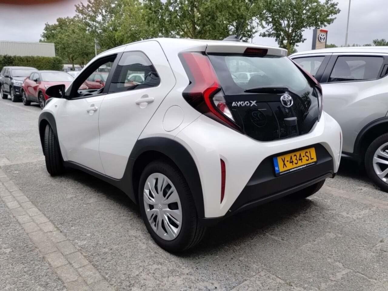 TOYOTA Aygo X 1.0 VVT-i MT Play photo