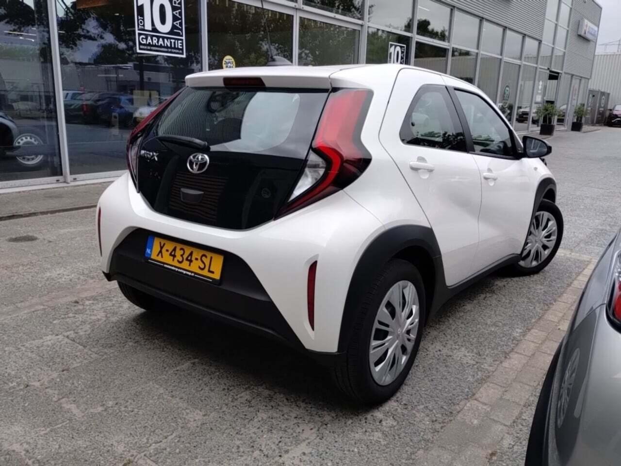 TOYOTA Aygo X 1.0 VVT-i MT Play photo