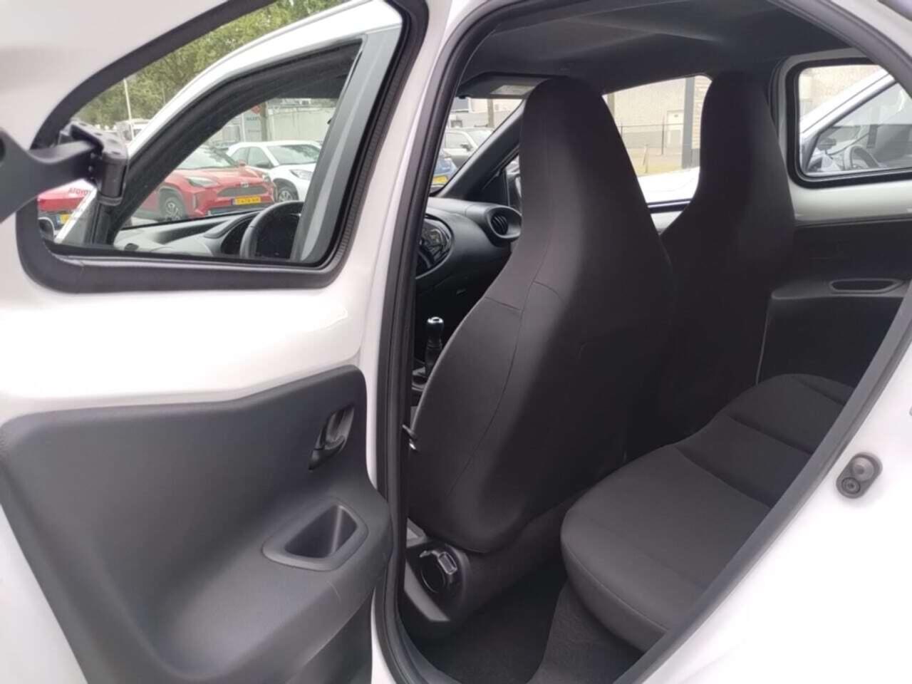 TOYOTA Aygo X 1.0 VVT-i MT Play photo