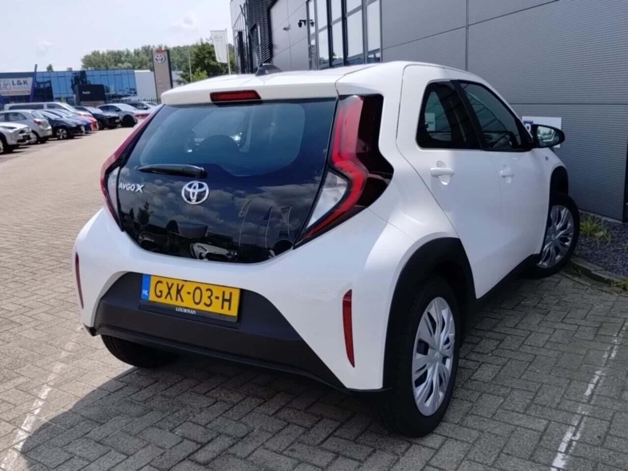 TOYOTA Aygo X 1.0 VVT-i MT Play photo