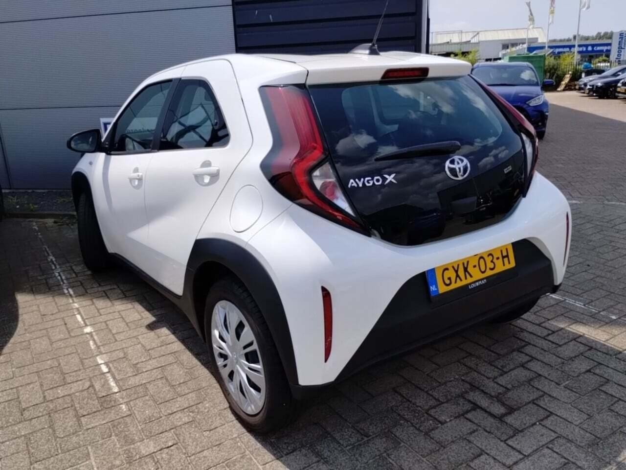 TOYOTA Aygo X 1.0 VVT-i MT Play photo
