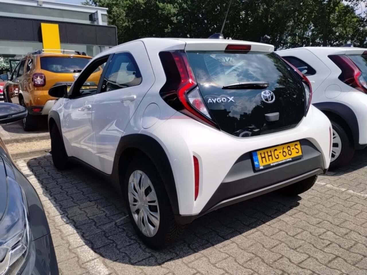 TOYOTA Aygo X 1.0 VVT-i MT Play photo