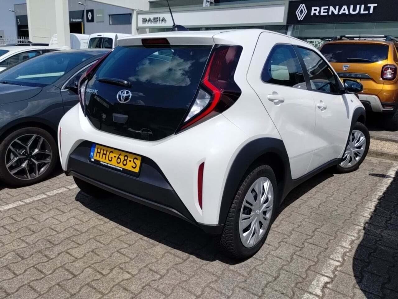 TOYOTA Aygo X 1.0 VVT-i MT Play photo