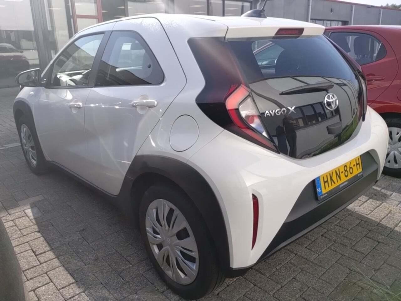 TOYOTA Aygo X 1.0 VVT-i MT Play photo