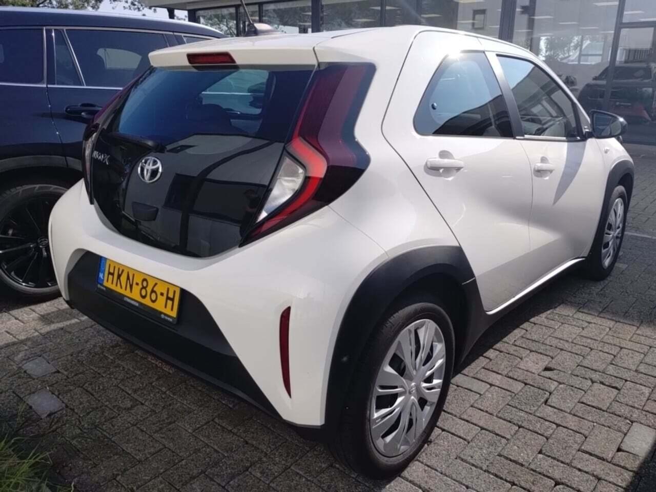 TOYOTA Aygo X 1.0 VVT-i MT Play photo