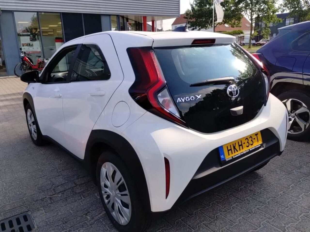 TOYOTA Aygo X 1.0 VVT-i MT Play photo