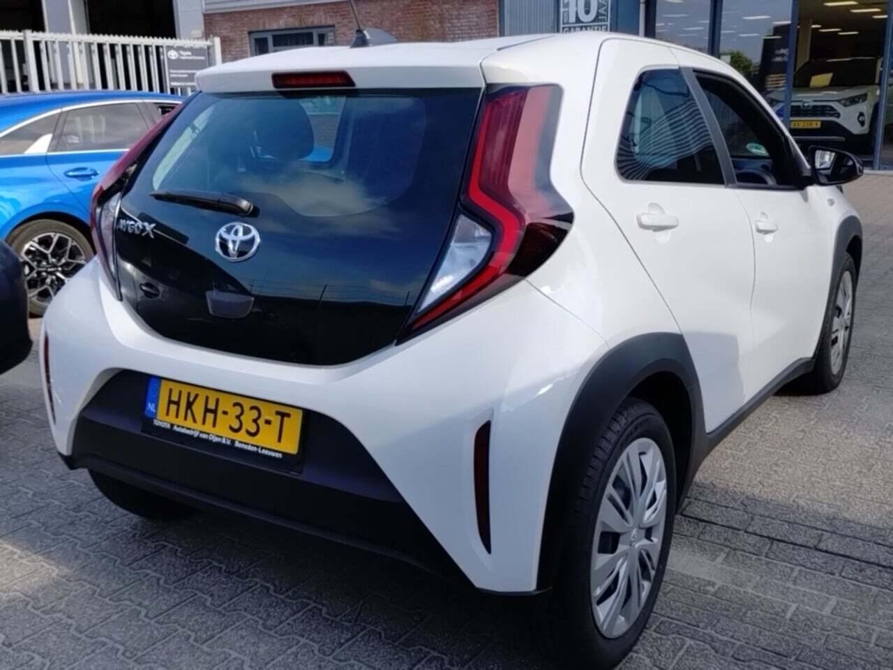 TOYOTA Aygo X 1.0 VVT-i MT Play photo