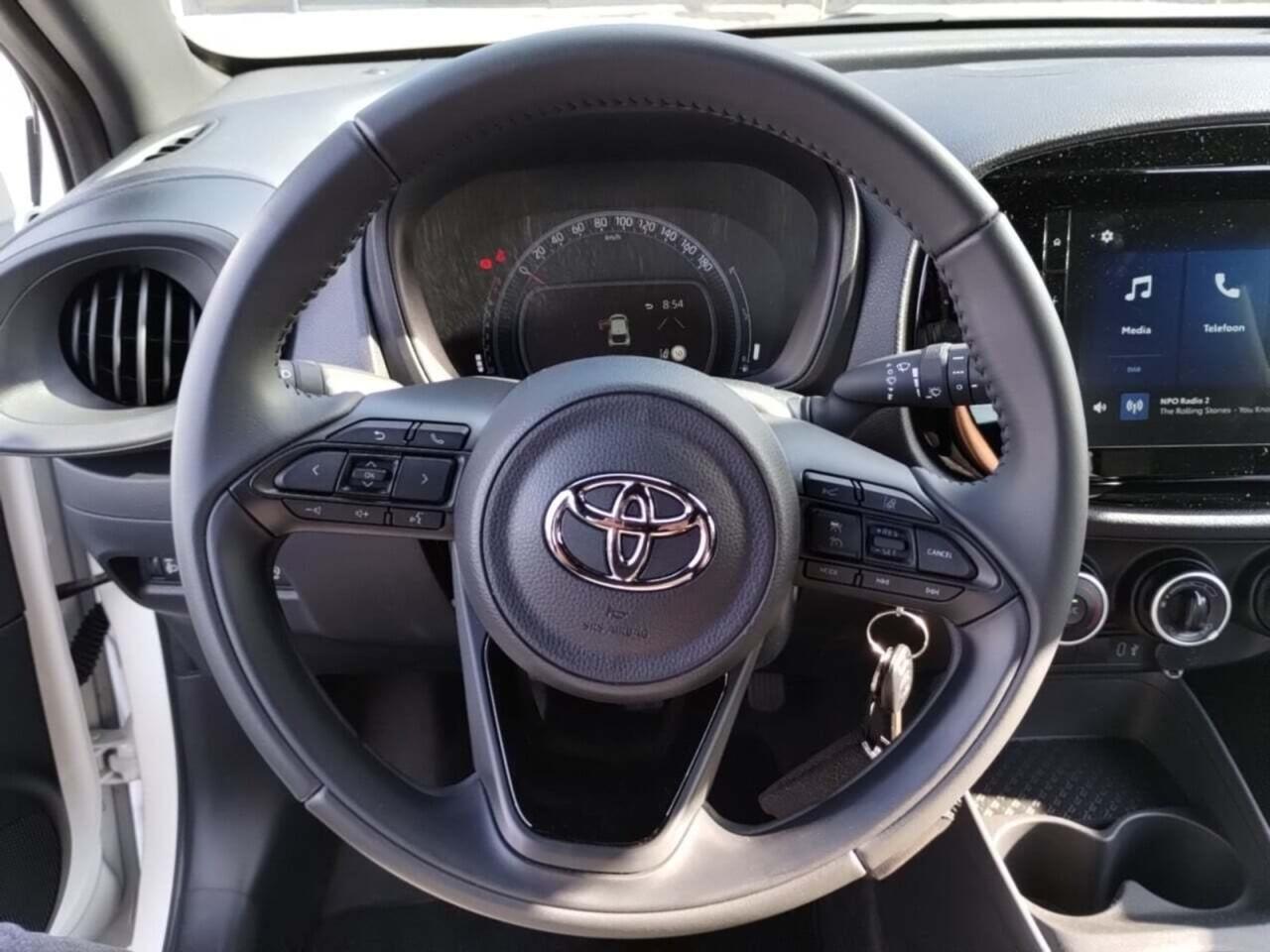 TOYOTA Aygo X 1.0 VVT-i MT Play photo