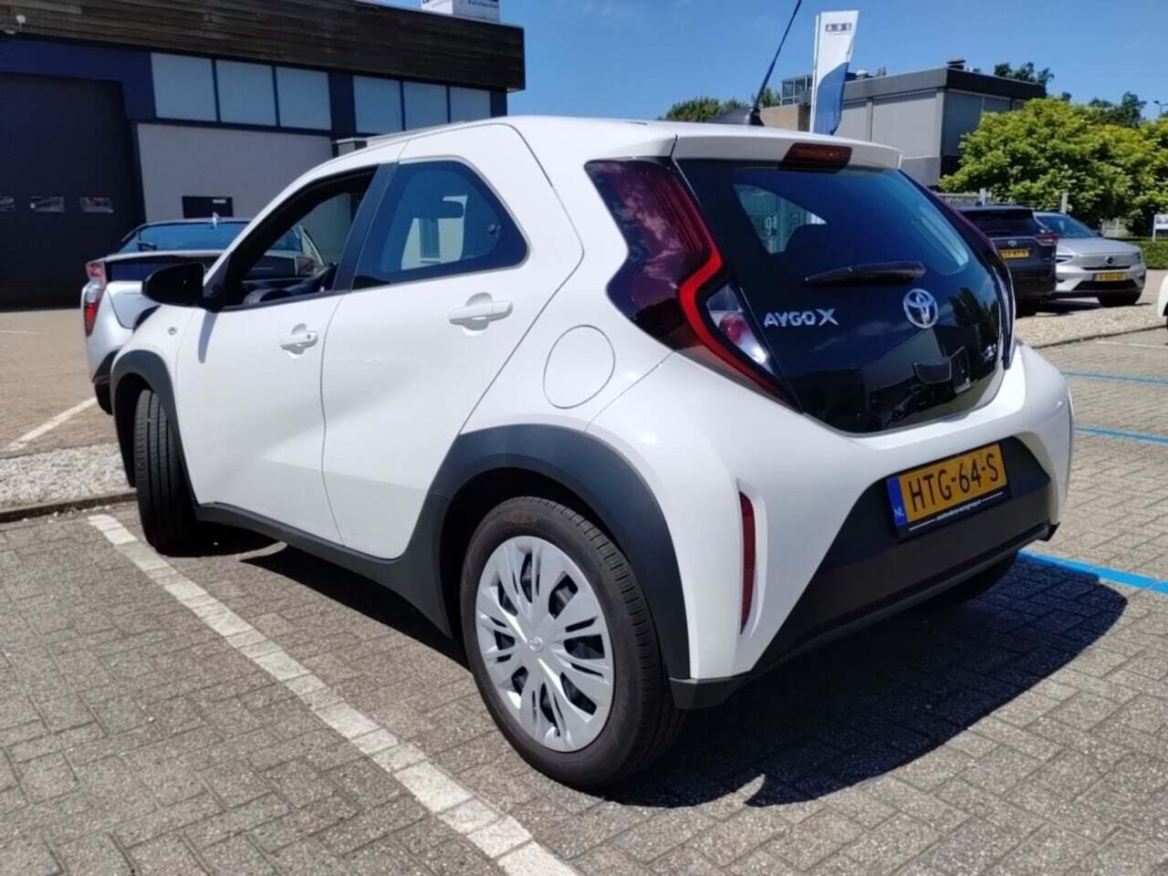 TOYOTA Aygo X 1.0 VVT-i MT Play photo