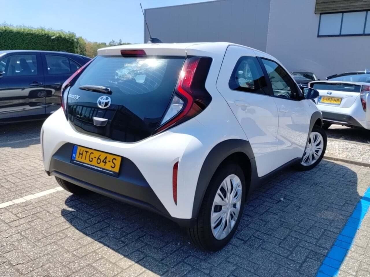 TOYOTA Aygo X 1.0 VVT-i MT Play photo
