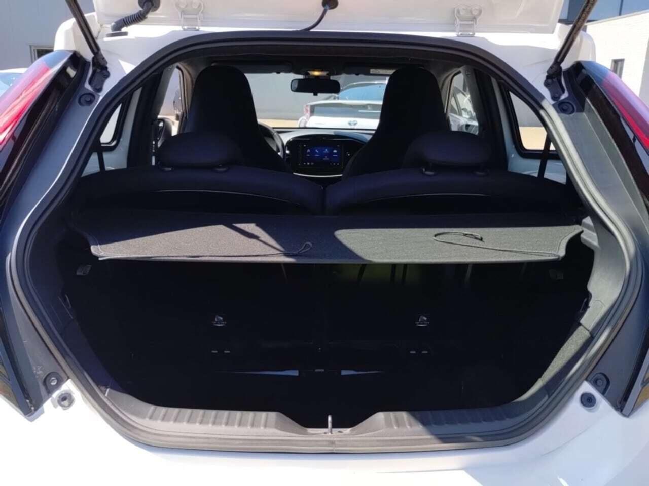 TOYOTA Aygo X 1.0 VVT-i MT Play photo