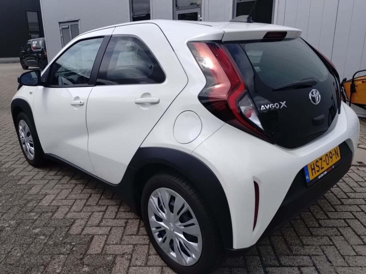 TOYOTA Aygo X 1.0 VVT-i MT Play photo