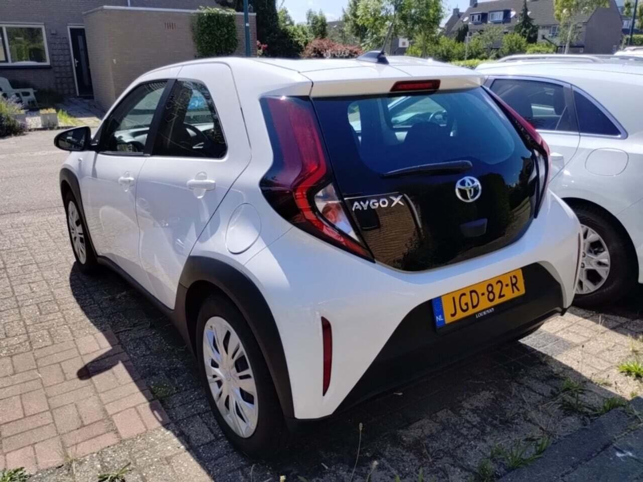 TOYOTA Aygo X 1.0 VVT-i MT Play photo