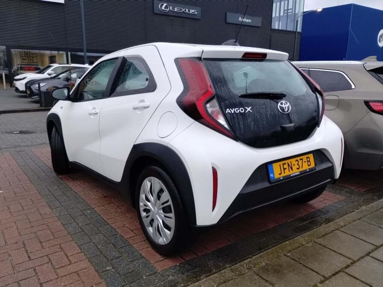 TOYOTA Aygo X 1.0 VVT-i MT Play photo
