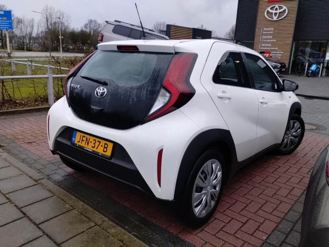 TOYOTA Aygo X 1.0 VVT-i MT Play photo