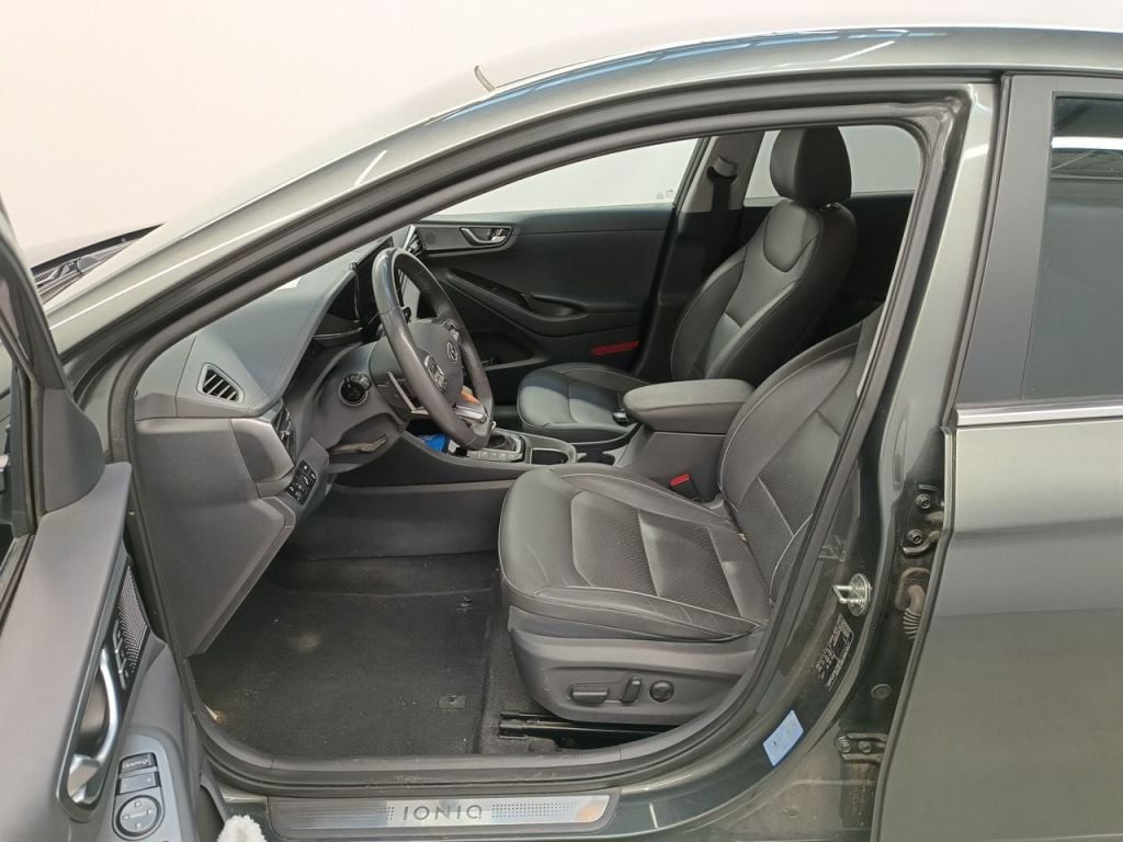 HYUNDAI IONIQ HEV - 2019 1.6 GDi Shine BlueLink DCT 5d photo