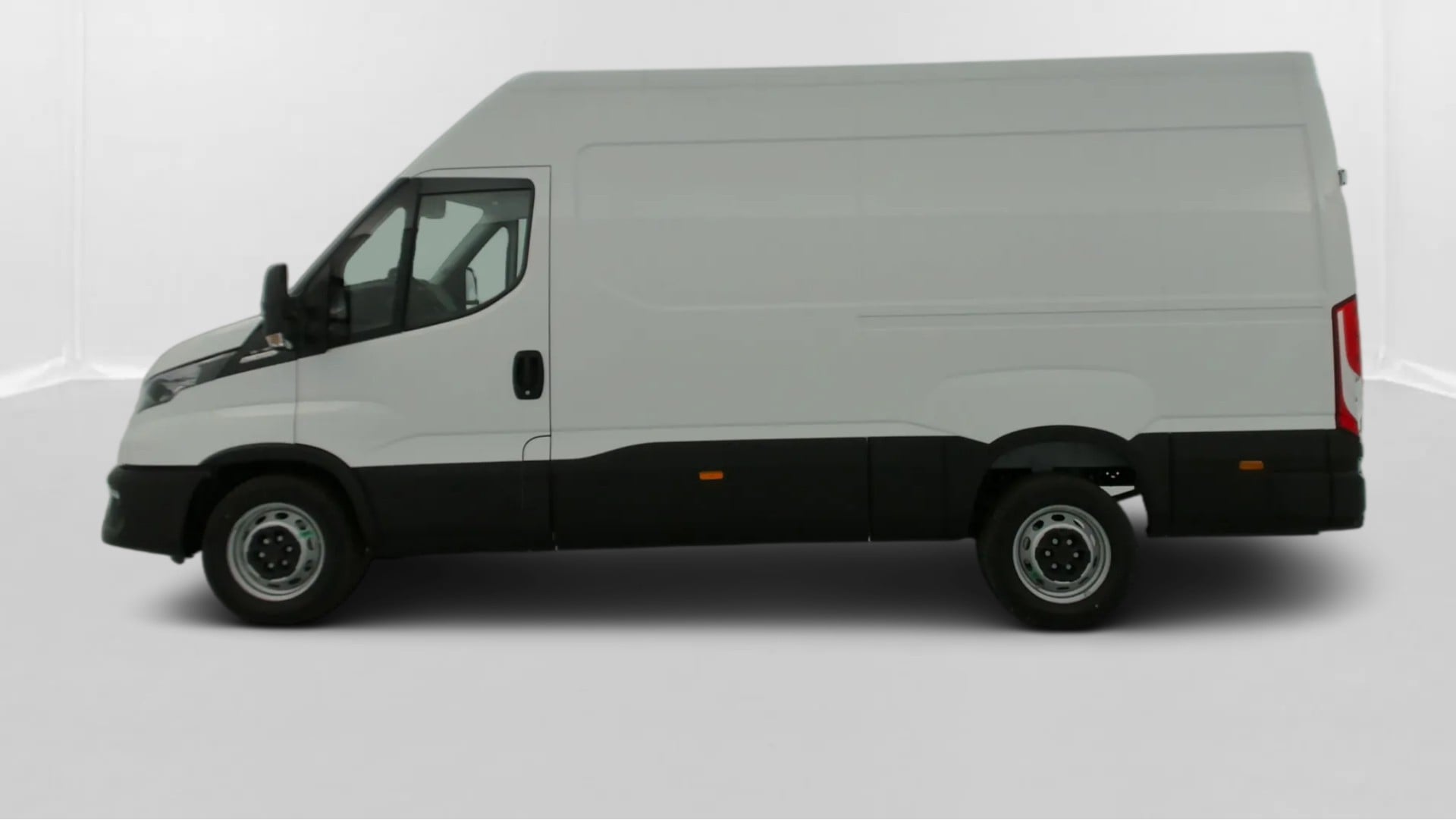 Iveco Daily 35S16BA8 12m³ 2.3 160ch BVA8 photo